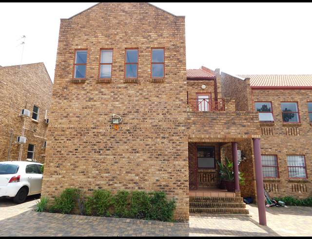 240M² OFFICE FOR SALE IN WELTEVREDEN PARK